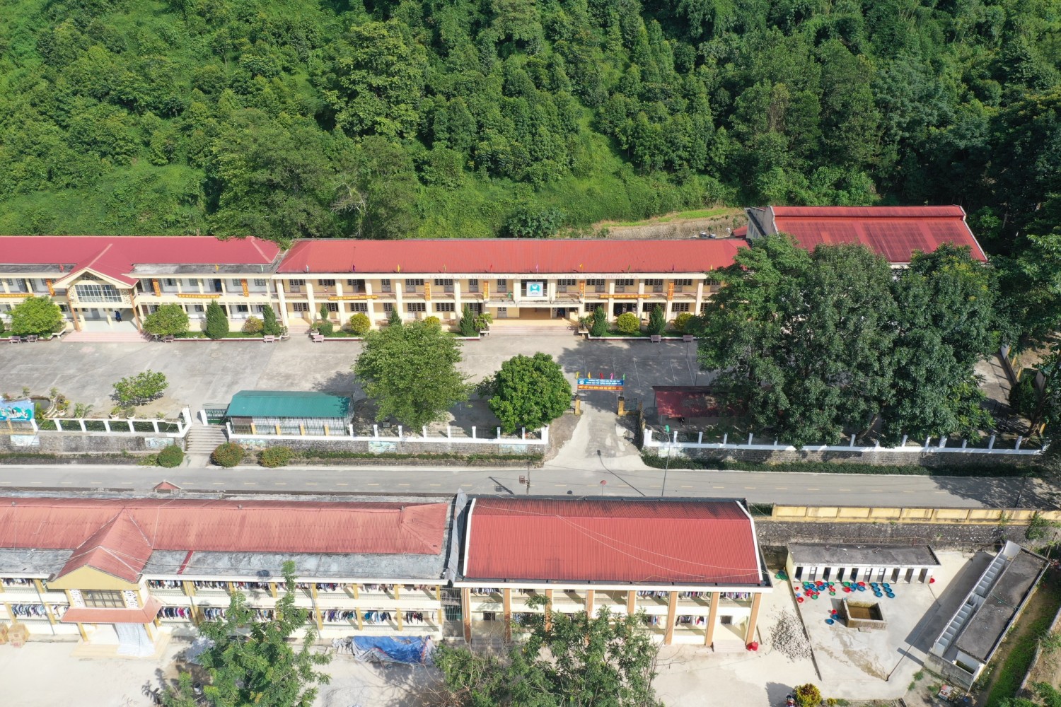 TRƯỜNG PTDTNT THPT HUYỆN MƯỜNG CHÀ – NGUỒN ÁNH SÁNG DIỆU KÌ