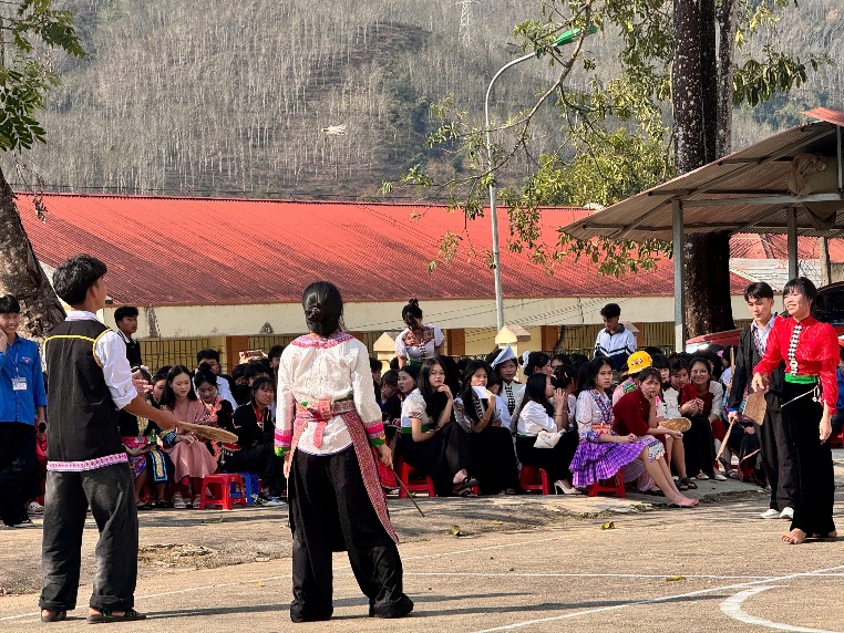 Rộn ràng chương trình Tết dân tộc tại Trường PTDTNT THPT Na Sang